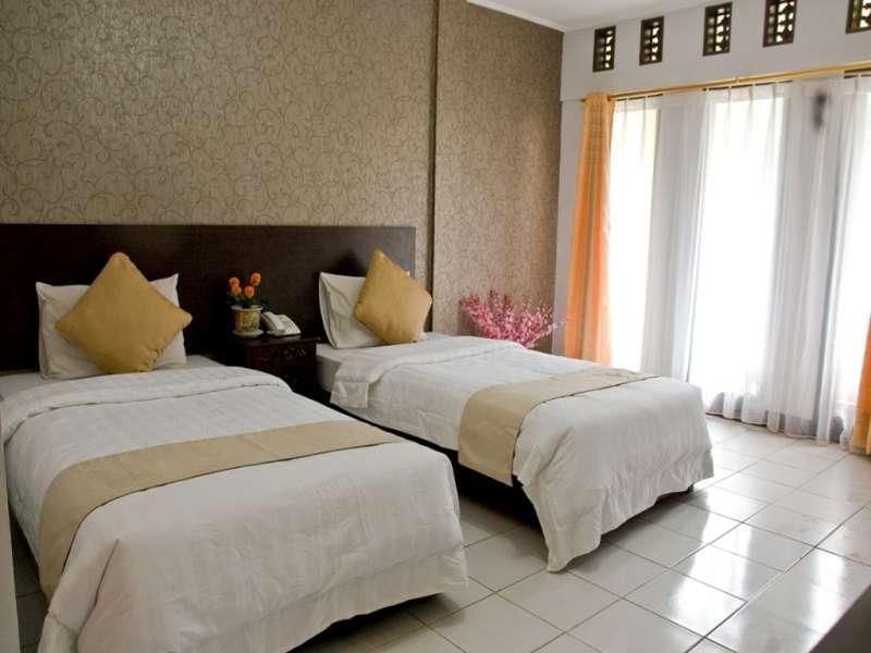 Ever Green Village Puncak Exterior photo